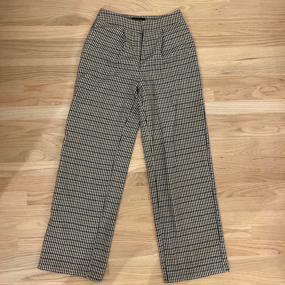 Wide leg, high waisted, trouser